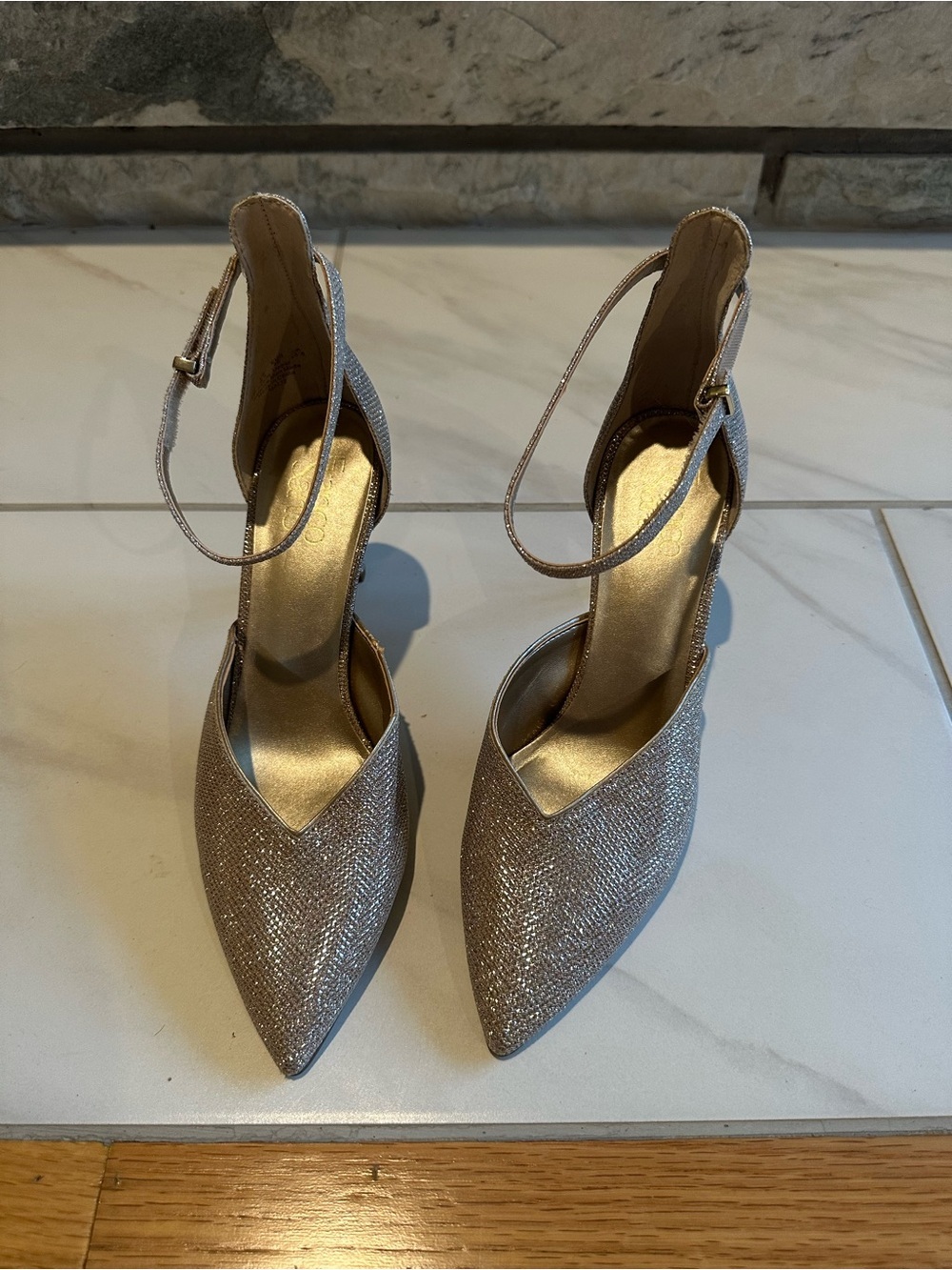 Franco Sarto Women’s Gold Glitter Pointed Toe Ankle Strap High Heel Pump Size 9